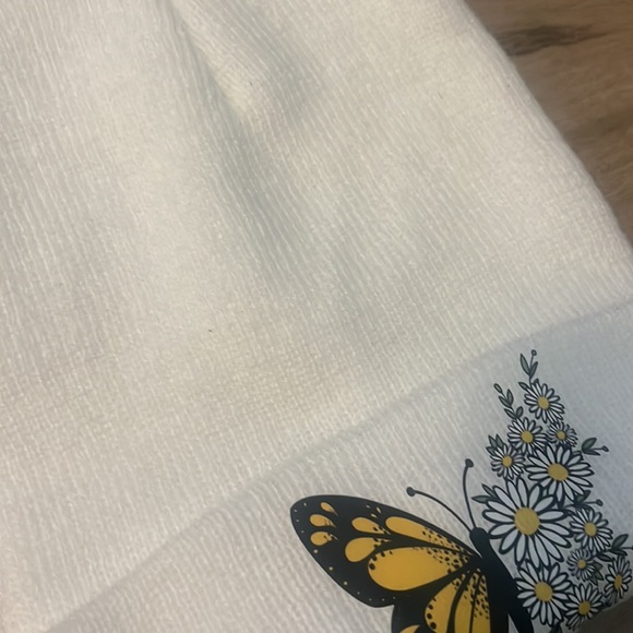 Butterfly beanie with flowers - Picture 3 of 3
